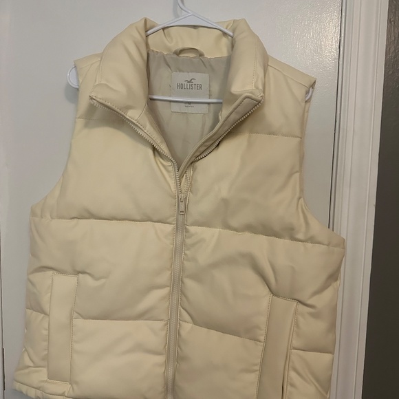 Hollister women's ultimate vegan lather puffer vest medium (095) - Picture 6 of 6